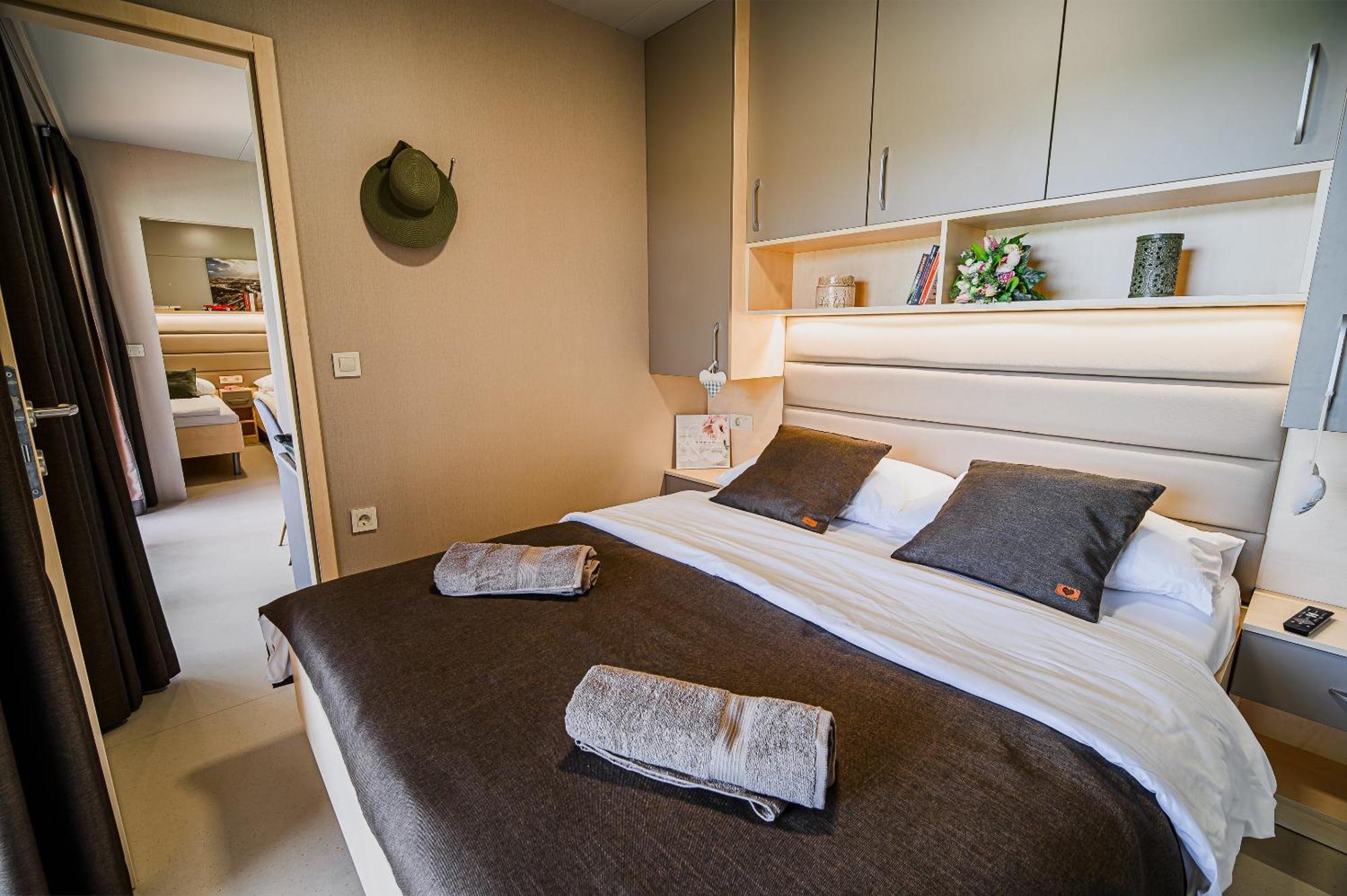 Hébergement de vacances Deluxe View Mobile Homes With Thermal Riviera Tickets Catez ob Savi